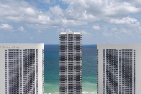 Condominio en venta en Hallandale Beach, Florida, 3 dormitorios, 191.84 m2 № 1291903 - foto 26