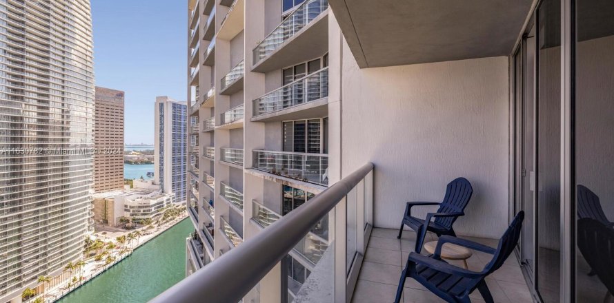 Estudio en el Condominio en Miami, Florida  № 1291895