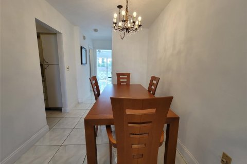 Condo in Miami, Florida, 1 bedroom  № 976546 - photo 24