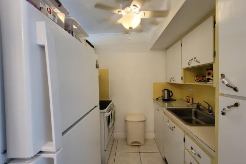 Condo in Miami, Florida, 1 bedroom  № 976546 - photo 22