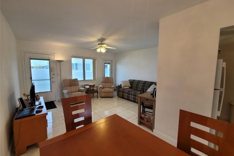 Condo in Miami, Florida, 1 bedroom  № 976546 - photo 29