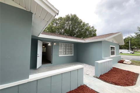 House in Port Richey, Florida 4 bedrooms, 124.12 sq.m. № 1355999 - photo 3