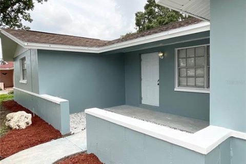 House in Port Richey, Florida 4 bedrooms, 124.12 sq.m. № 1355999 - photo 2