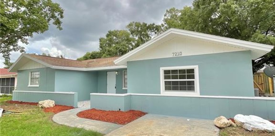 House in Port Richey, Florida 4 bedrooms, 124.12 sq.m. № 1355999