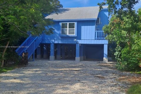 House in Tavernier, Florida 3 bedrooms, 154.87 sq.m. № 940662 - photo 1