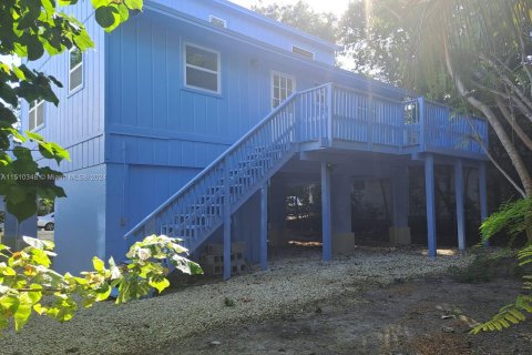 House in Tavernier, Florida 3 bedrooms, 154.87 sq.m. № 940662 - photo 2