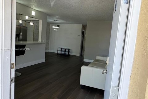 Condominio en venta en Miami Gardens, Florida, 1 dormitorio, 64.2 m2 № 1437146 - foto 27