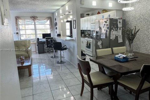 Condominio en venta en Miami Gardens, Florida, 1 dormitorio, 64.2 m2 № 1437146 - foto 6