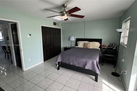 Condominio en venta en Miami Gardens, Florida, 1 dormitorio, 64.2 m2 № 1437146 - foto 2