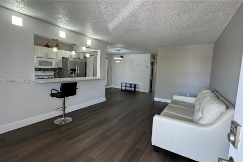 Condominio en venta en Miami Gardens, Florida, 1 dormitorio, 64.2 m2 № 1437146 - foto 28