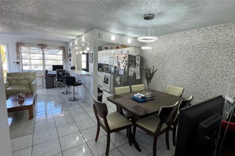 Condominio en venta en Miami Gardens, Florida, 1 dormitorio, 64.2 m2 № 1437146 - foto 7