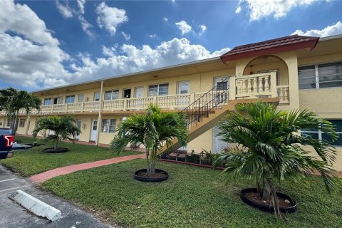 Condominio en venta en Miami Gardens, Florida, 1 dormitorio, 64.2 m2 № 1437146 - foto 1