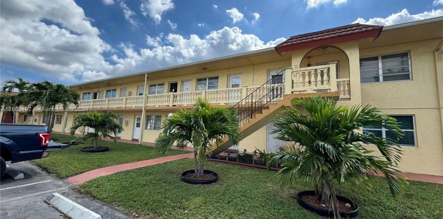 Condominio en Miami Gardens, Florida, 1 dormitorio  № 1437146