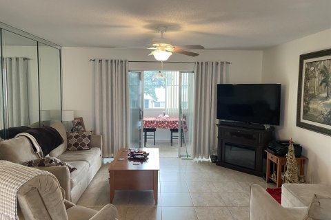 Condominio en venta en Palm Springs, Florida, 2 dormitorios, 92.34 m2 № 913102 - foto 11