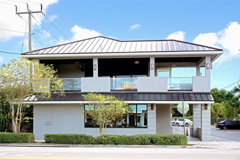 Купить коммерческую недвижимость в Уилтон-Мэнорс, Флорида № 1117249 - фото 2