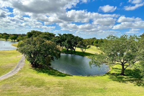 Copropriété à vendre à Pembroke Pines, Floride: 2 chambres, 96.99 m2 № 1117296 - photo 28