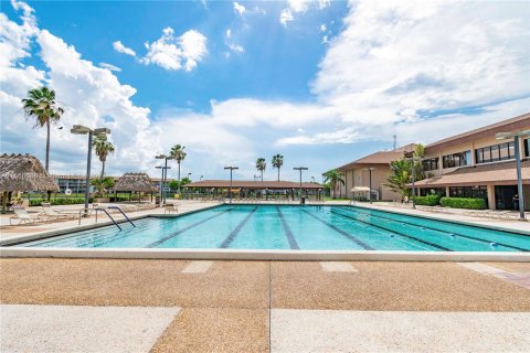 Copropriété à vendre à Pembroke Pines, Floride: 2 chambres, 96.99 m2 № 1117296 - photo 9