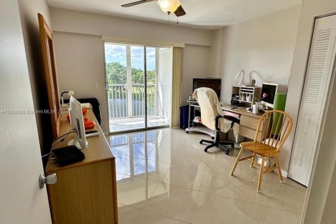 Copropriété à vendre à Pembroke Pines, Floride: 2 chambres, 96.99 m2 № 1117296 - photo 19