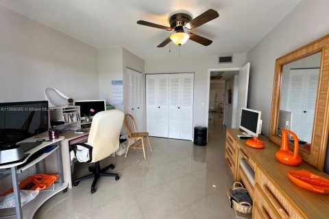 Condominio en venta en Pembroke Pines, Florida, 2 dormitorios, 96.99 m2 № 1117296 - foto 21