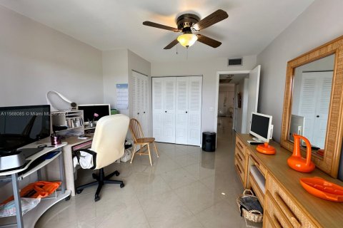 Copropriété à vendre à Pembroke Pines, Floride: 2 chambres, 96.99 m2 № 1117296 - photo 21