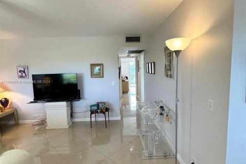 Copropriété à vendre à Pembroke Pines, Floride: 2 chambres, 96.99 m2 № 1117296 - photo 23