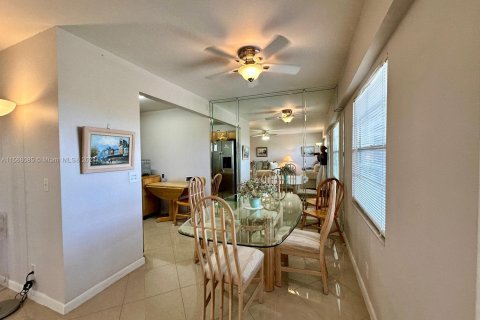 Condominio en venta en Pembroke Pines, Florida, 2 dormitorios, 96.99 m2 № 1117296 - foto 22