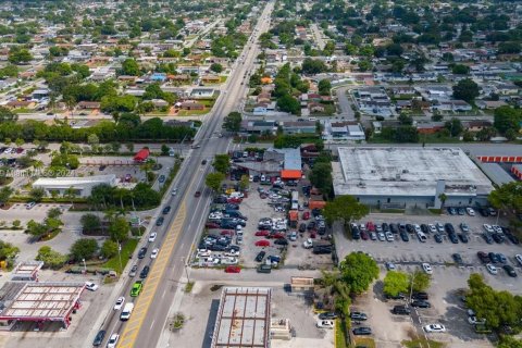 Propiedad comercial en venta en Miami Gardens, Florida № 1329718 - foto 9