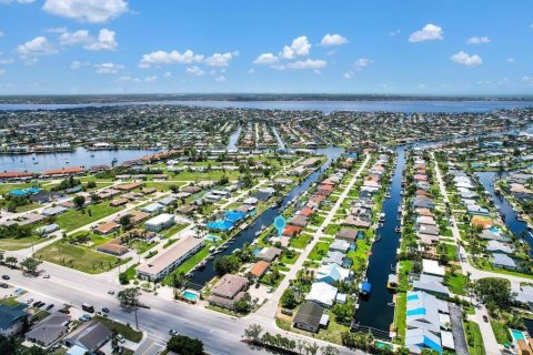 Villa ou maison à vendre à Cape Coral, Floride: 3 chambres, 168.25 m2 № 1370056 - photo 2