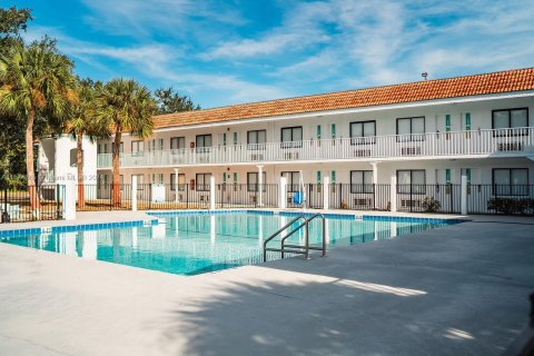 Hotel en venta en Kissimmee, Florida, 1 dormitorio № 1138488 - foto 2