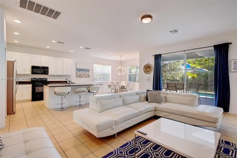 Villa ou maison à vendre à Kissimmee, Floride: 5 chambres, 282.61 m2 № 1138527 - photo 13
