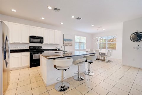 Villa ou maison à vendre à Kissimmee, Floride: 5 chambres, 282.61 m2 № 1138527 - photo 18