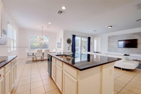 Villa ou maison à vendre à Kissimmee, Floride: 5 chambres, 282.61 m2 № 1138527 - photo 19