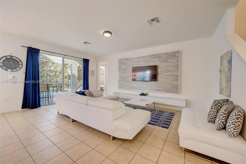 Villa ou maison à vendre à Kissimmee, Floride: 5 chambres, 282.61 m2 № 1138527 - photo 9