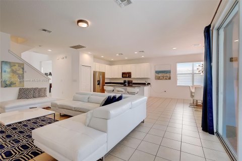 Villa ou maison à vendre à Kissimmee, Floride: 5 chambres, 282.61 m2 № 1138527 - photo 12