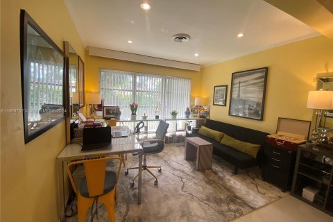 Villa ou maison à vendre à Hollywood, Floride: 2 chambres, 157.19 m2 № 1215690 - photo 3