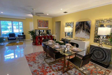 Villa ou maison à vendre à Hollywood, Floride: 2 chambres, 157.19 m2 № 1215690 - photo 10