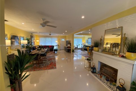 Villa ou maison à vendre à Hollywood, Floride: 2 chambres, 157.19 m2 № 1215690 - photo 8
