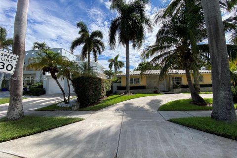 Villa ou maison à vendre à Hollywood, Floride: 2 chambres, 157.19 m2 № 1215690 - photo 20