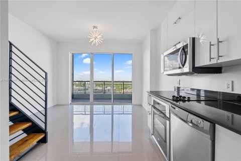 Condominio en alquiler en Miami, Florida, 1 dormitorio, 55.28 m2 № 1355140 - foto 4