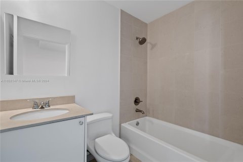 Condo in Miami, Florida, 1 bedroom  № 1355140 - photo 17