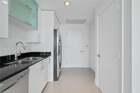 Condo in Miami, Florida, 1 bedroom  № 1355140 - photo 6