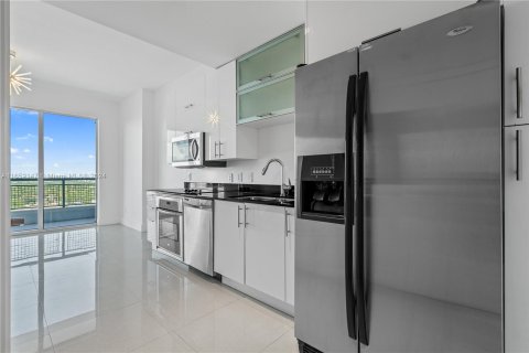 Condominio en alquiler en Miami, Florida, 1 dormitorio, 55.28 m2 № 1355140 - foto 5