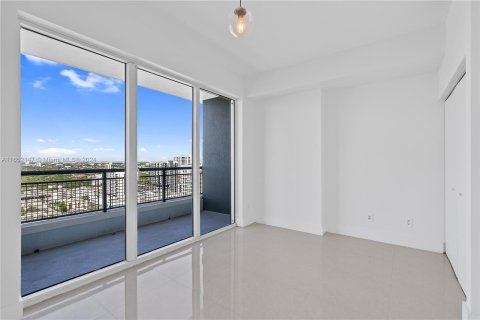 Condo in Miami, Florida, 1 bedroom  № 1355140 - photo 19