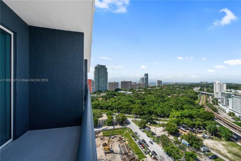 Condo in Miami, Florida, 1 bedroom  № 1355140 - photo 12