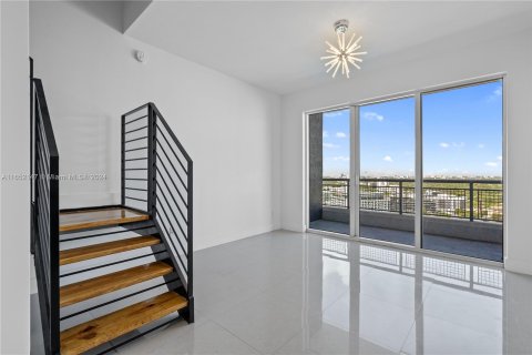 Condominio en alquiler en Miami, Florida, 1 dormitorio, 55.28 m2 № 1355140 - foto 11