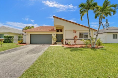 House in Dania Beach, Florida 3 bedrooms, 150.22 sq.m. № 1355104 - photo 9