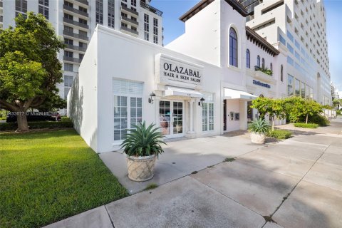 Immobilier commercial à vendre à Coral Gables, Floride № 670279 - photo 1