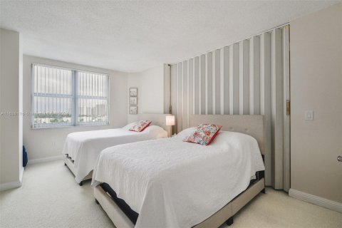 Condo in Hallandale Beach, Florida, 3 bedrooms  № 1290950 - photo 20