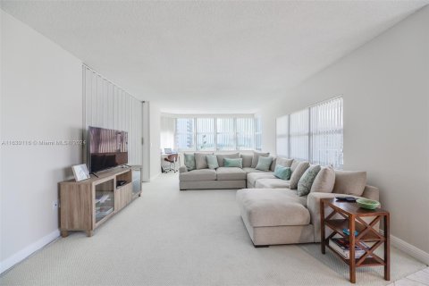 Condominio en venta en Hallandale Beach, Florida, 3 dormitorios, 161.65 m2 № 1290950 - foto 8