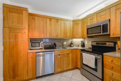 Condo in Hallandale Beach, Florida, 3 bedrooms  № 1290950 - photo 21